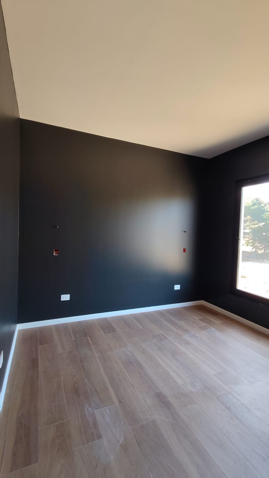 Pintura interior con piso flotante