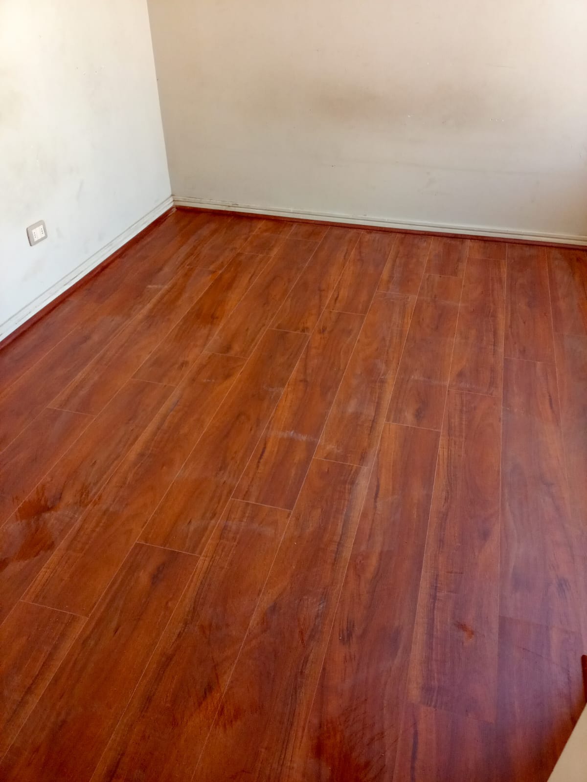 Piso flotante rojo