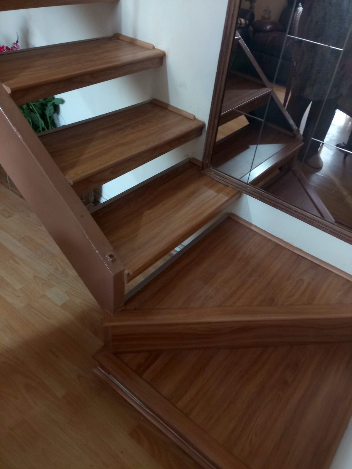 Escalera flotante madera