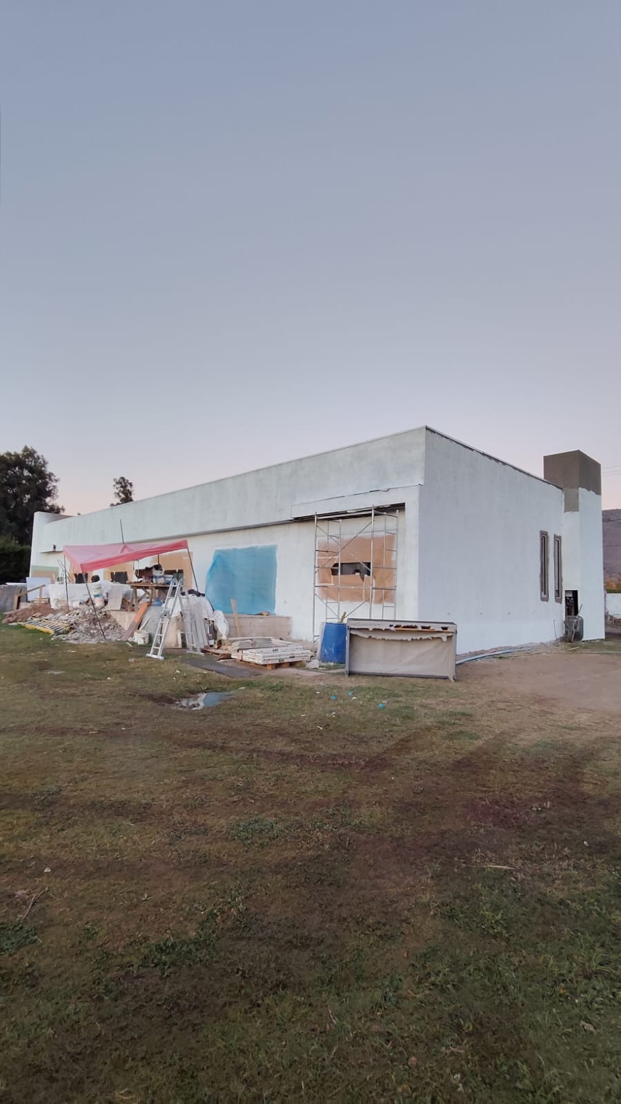 Construcción y pintura de fachada exterior